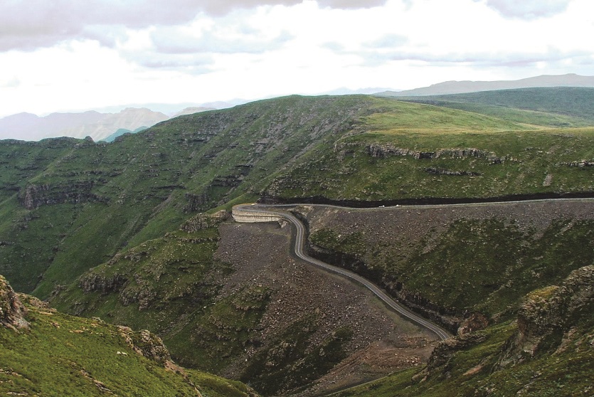 retaining wall mountains
